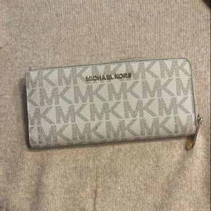 Michael Kors Large Zipper Wallet